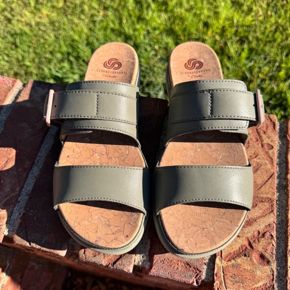 NEW Clarks 6.5 W Cloudsteppers Step Tide Olive Green Adjustable Sandals - Picture 1 of 6